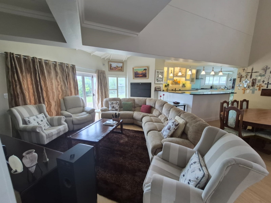 3 Bedroom Property for Sale in Boggomsbaai Western Cape